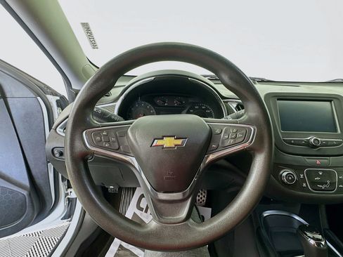 Used 2017 Chevrolet Malibu LT FWD image 11