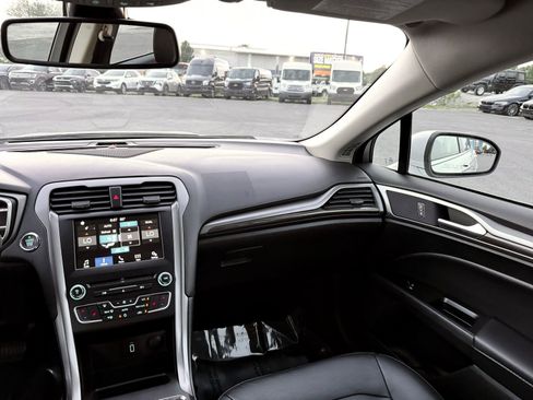 Used 2018 Ford Fusion SE w/ Equipment Group 602A image 24