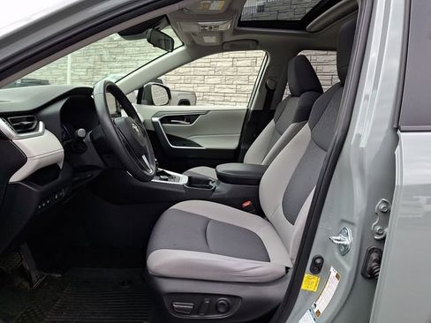 Used 2020 Toyota RAV4 XLE w/ Convenience Package image 13