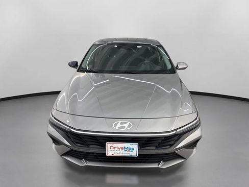Used 2024 Hyundai Elantra SEL FWD image 2
