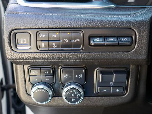 Used 2021 GMC Yukon Denali w/ Denali Premium Package AWD/4WD image 21