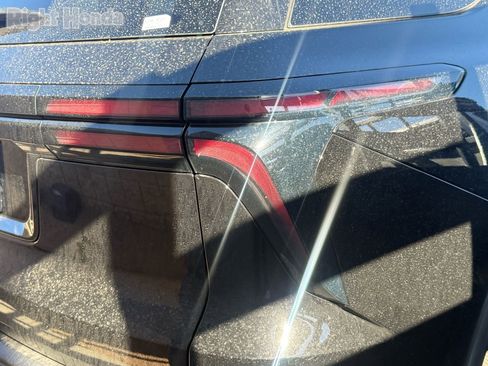 Used 2025 Chevrolet Traverse LT w/ Midnight/Sport Edition image 12