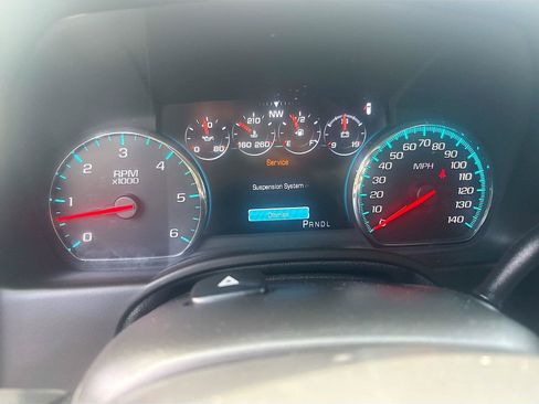 Used 2018 Chevrolet Suburban Premier RWD image 22