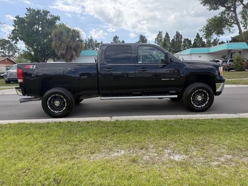Used 2011 GMC Sierra 2500 SLE w/ SLE Preferred Package image 7