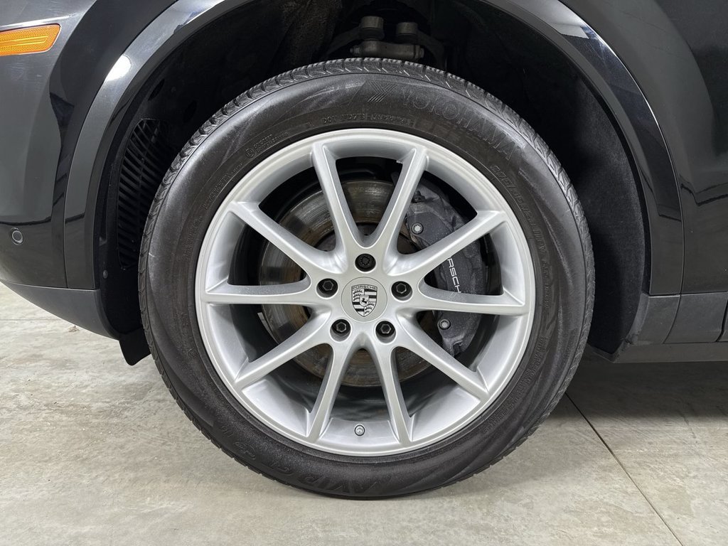 Certified 2023 Porsche Cayenne Platinum Edition AWD/4WD image 13