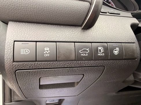 Used 2024 Toyota Camry SE w/ Cold Weather Package FWD image 19