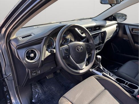 Used 2017 Toyota Corolla LE image 6