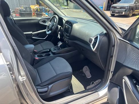 Used 2023 Kia Soul LX w/ Option Group 015 FWD image 11