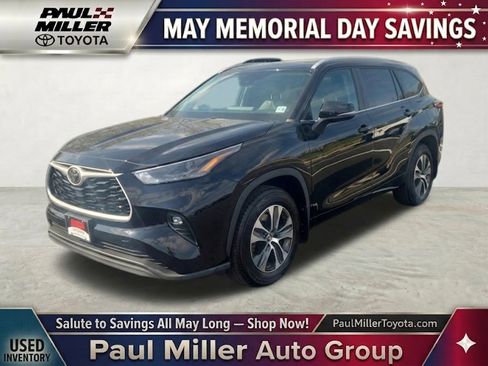Used 2023 Toyota Highlander XLE AWD/4WD image 1