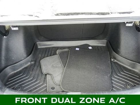 Used 2022 Honda Civic Touring image 6