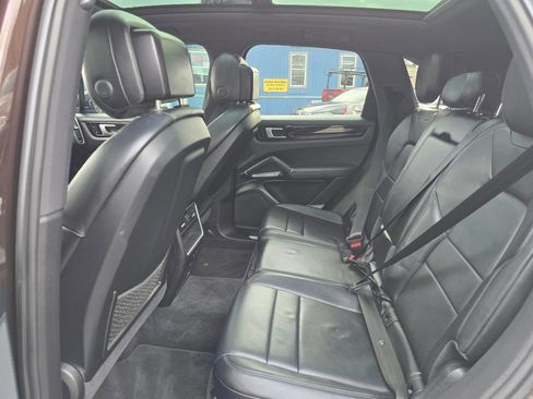 Used 2019 Porsche Cayenne image 16