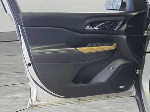 Used 2017 GMC Acadia Denali w/ Technology Package image 28