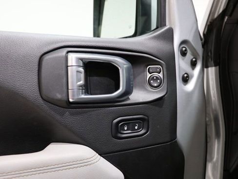 Used 2023 Jeep Wrangler Unlimited Sahara AWD/4WD image 19