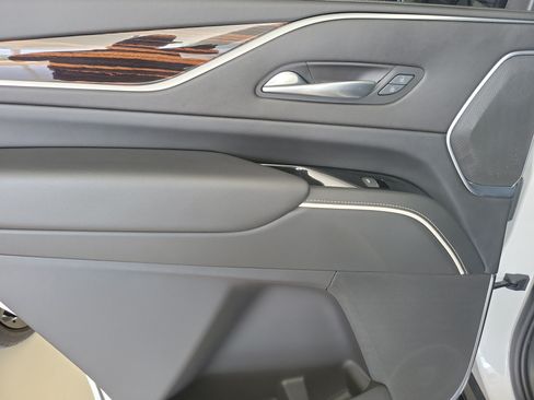 Used 2023 Cadillac Escalade Premium Luxury RWD image 11