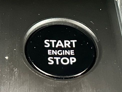 Used 2025 Nissan Kicks SV image 3