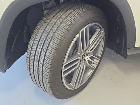 Certified 2024 Mercedes-Benz GLS 450 GLS 450 w/ Pinnacle Trim Package image 32