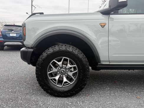Used 2023 Ford Bronco Badlands image 7