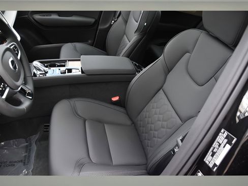 New 2026 Volvo XC90 B6 Plus w/ Protection Package Premier image 9