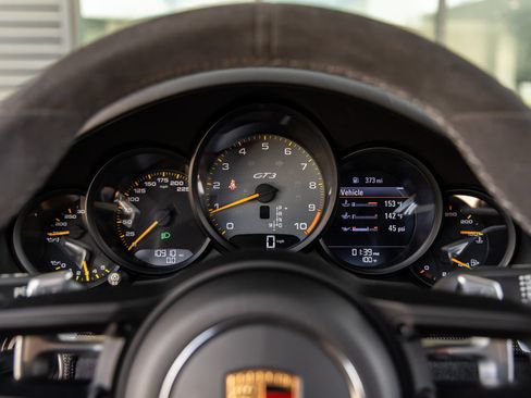 Certified 2018 Porsche 911 GT3 RWD image 36