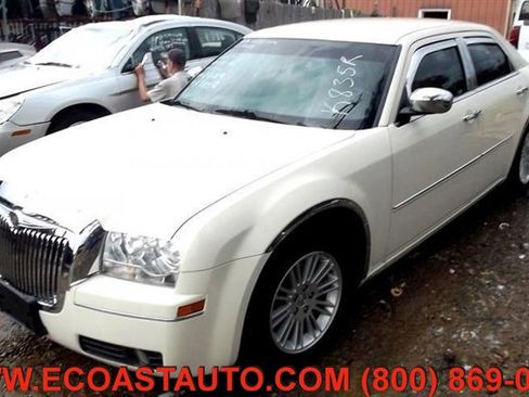 Used 2009 Chrysler 300 Touring image 2