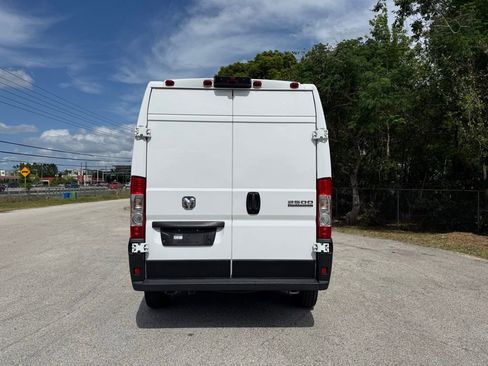 Used 2025 RAM ProMaster 2500 w/ Convenience Group FWD image 12