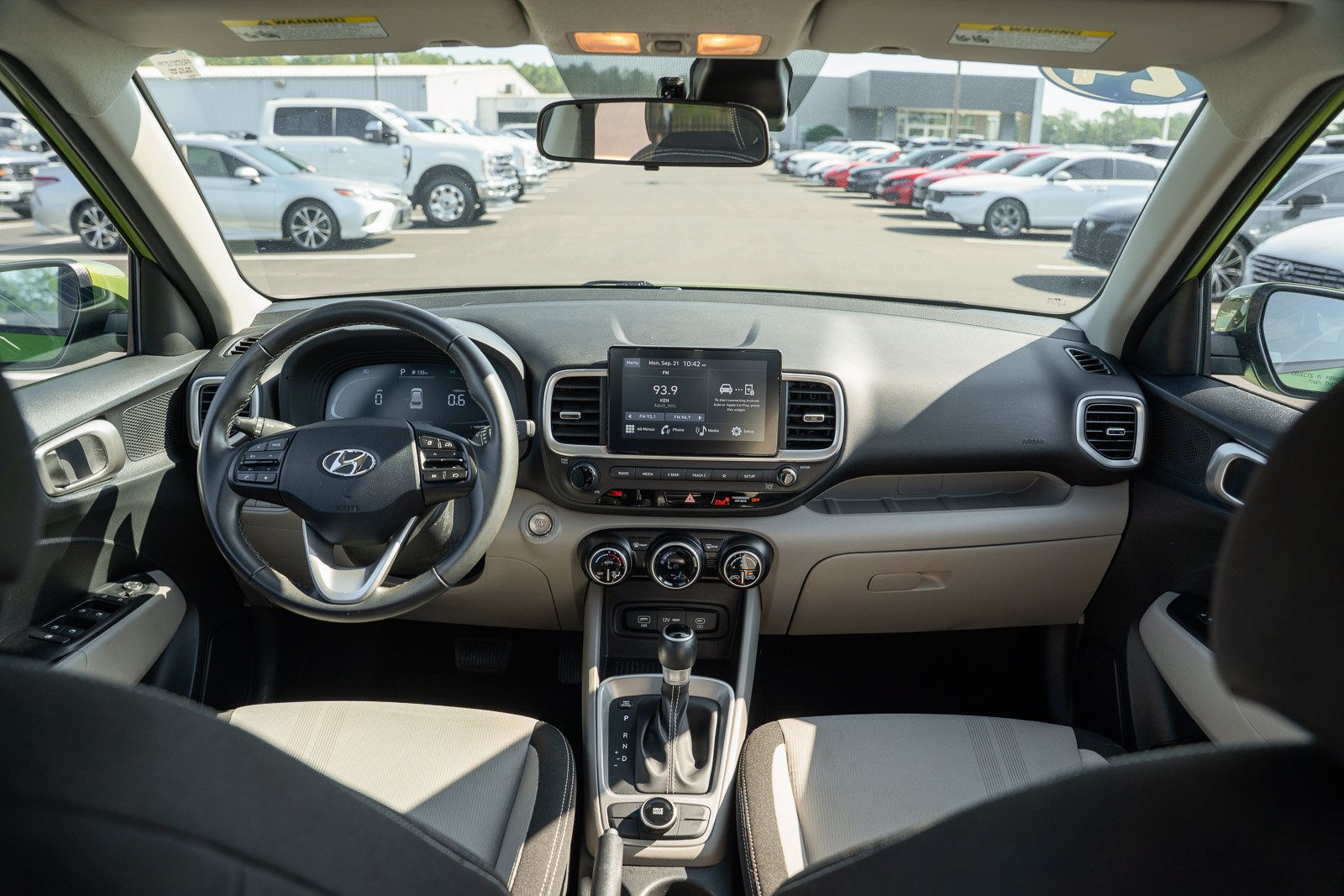 Used 2024 Hyundai Venue SEL FWD image 26