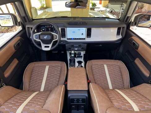 Used 2025 Ford Bronco Outer Banks image 11