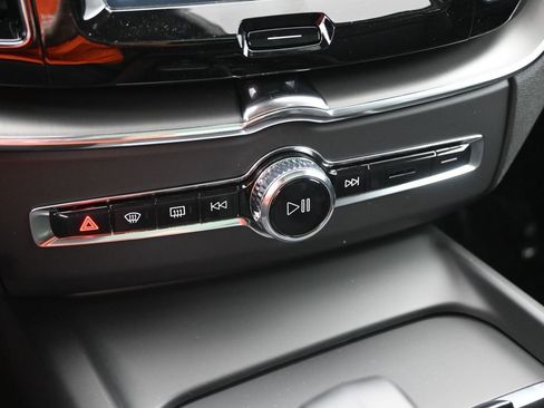 New 2025 Volvo XC60 B5 Core w/ Protection Package Premier image 16