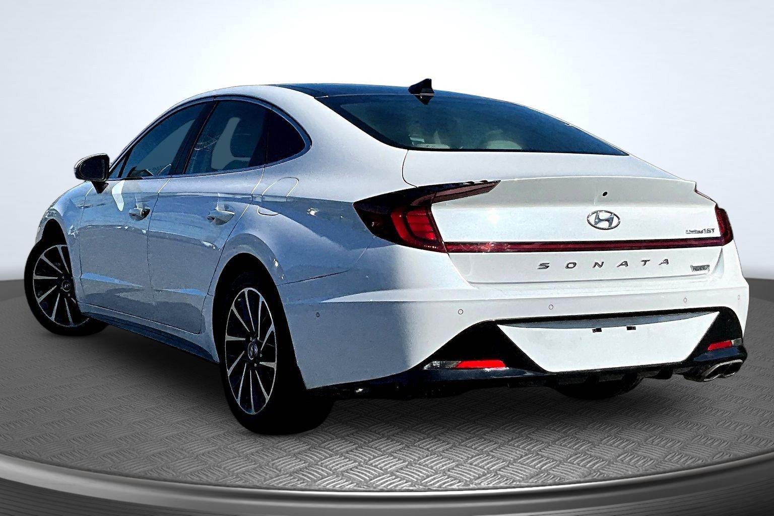 Used 2022 Hyundai Sonata Limited FWD image 2