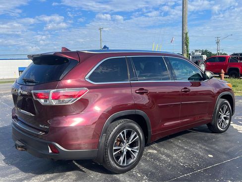 Used 2016 Toyota Highlander XLE AWD/4WD image 3