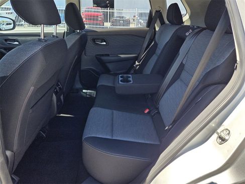 Used 2021 Nissan Rogue SV image 6