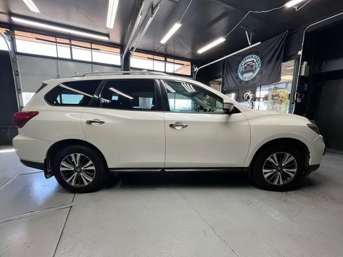 Used 2017 Nissan Pathfinder SL AWD/4WD image 6