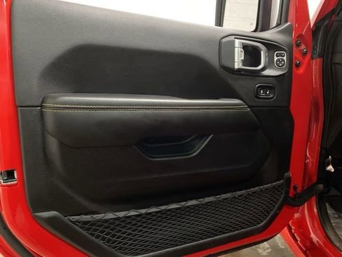 Used 2025 Jeep Wrangler Unlimited Sahara w/ Safety Group image 29