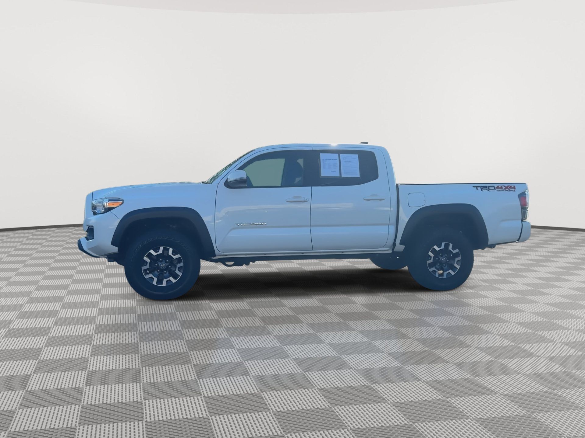 Used 2021 Toyota Tacoma TRD Off-Road w/ Technology Package AWD/4WD image 5