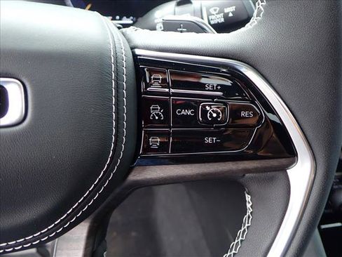 New 2025 Jeep Grand Cherokee L Overland w/ Luxury Tech Group IV image 17