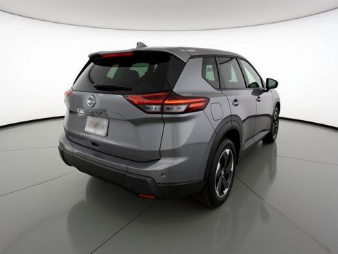 Used 2025 Nissan Rogue SV FWD image 9