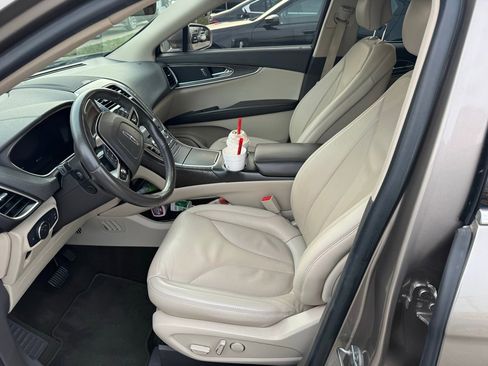 Used 2019 Lincoln Nautilus Select image 10