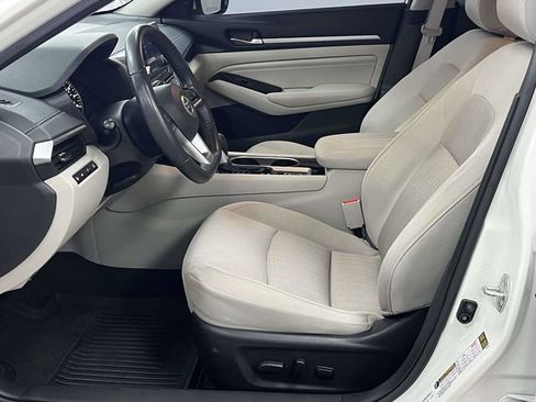 Used 2022 Nissan Altima 2.5 SV w/ SV Premium Package FWD image 16