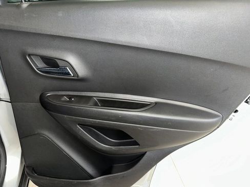 Certified 2022 Chevrolet Trax LT w/ Driver Confidence Package image 25