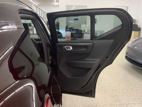 Used 2020 Volvo XC40 T5 R-Design image 29