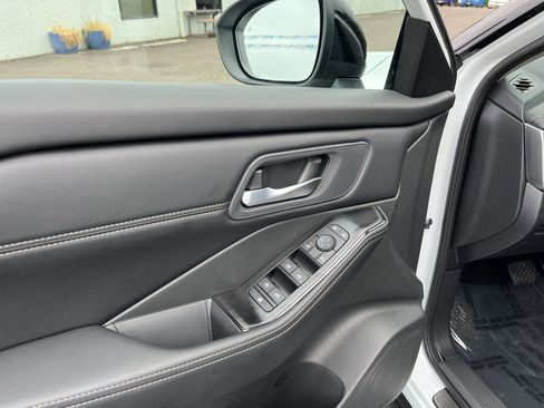 Used 2026 Nissan Rogue SV AWD/4WD image 16