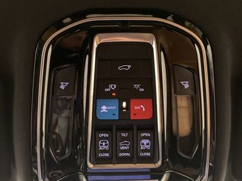 Used 2022 Jeep Grand Cherokee Summit w/ Adv Protech Group IV AWD/4WD image 15