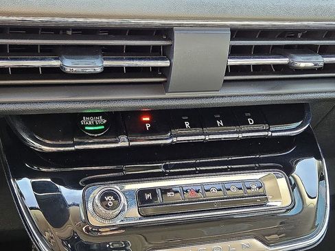 Used 2023 Lincoln Corsair AWD image 28