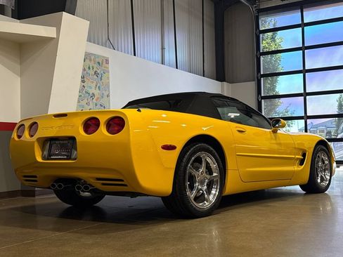 Used 2004 Chevrolet Corvette Convertible w/ Preferred Equipment Group RWD image 28