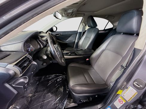 Used 2018 Lexus IS 300 w/ Comfort Package RWD image 22