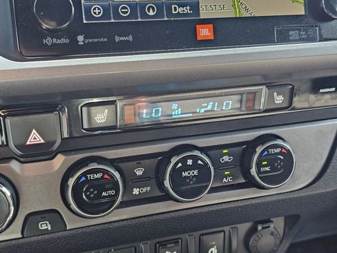 Used 2016 Toyota Tacoma TRD Off-Road AWD/4WD image 9