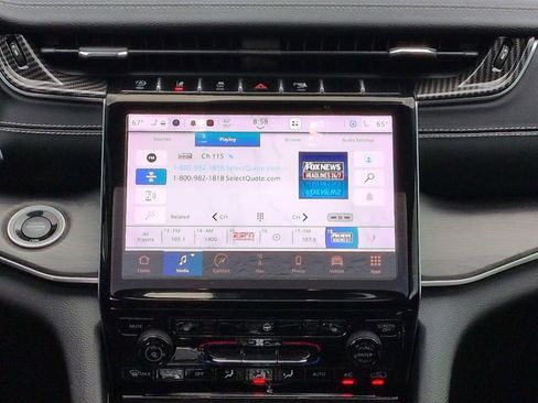 Used 2023 Jeep Grand Cherokee Limited image 17