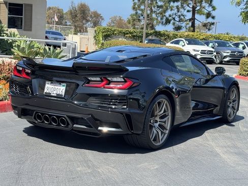 Used 2025 Chevrolet Corvette Z06 w/ Stealth Interior Trim Package RWD image 10