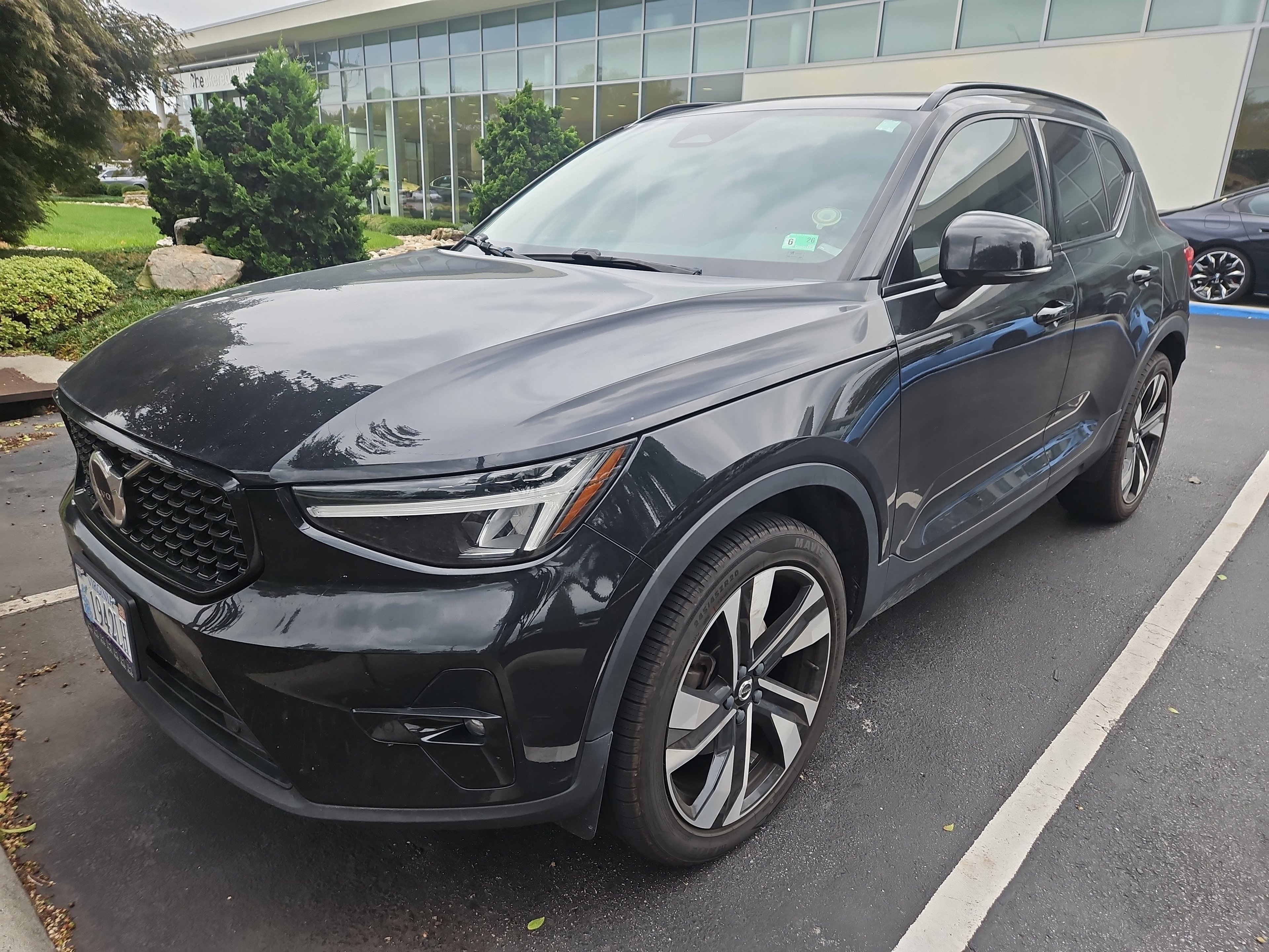 Used 2023 Volvo XC40 B4 Plus w/ Protection Package Premier FWD image 3