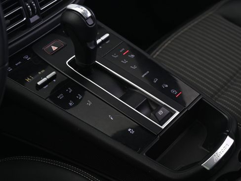 Used 2024 Porsche Macan Turbo image 34